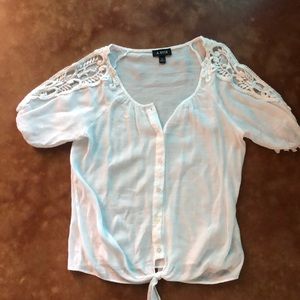White top w/part lace sleeves